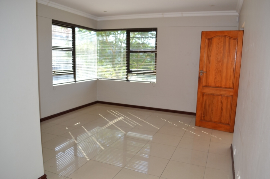 To Let 4 Bedroom Property for Rent in Beacon Bay Eastern Cape